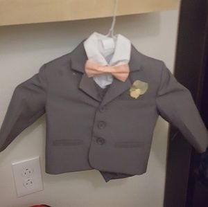 Gray toddlers suit with bow tie